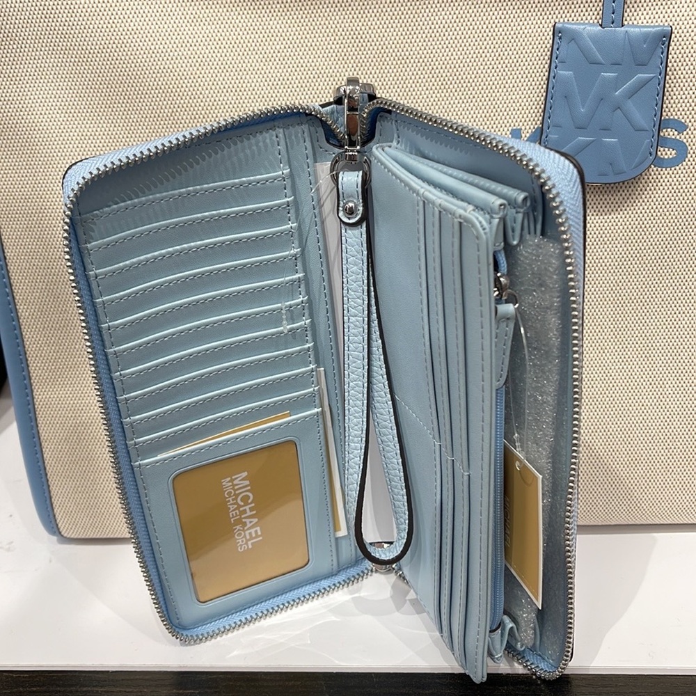 Brand New with Tag authentic Michael Kors Jet Set Travel Large Trvl CONTINENTAL - Picture 4 of 16